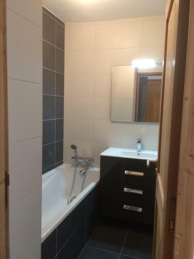 63 Route Du Rochas Apartment Вожани Екстериор снимка