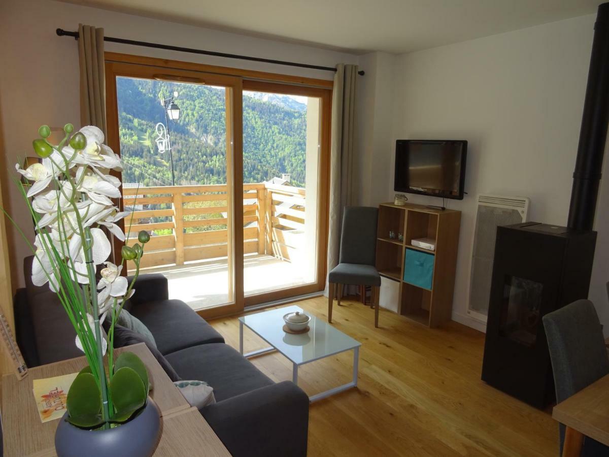 63 Route Du Rochas Apartment Вожани Екстериор снимка