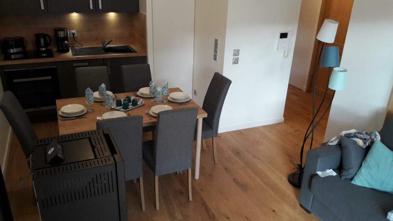 63 Route Du Rochas Apartment Вожани Екстериор снимка